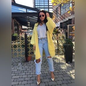 🛍️ LEVIS Light Blue Distressed Jeans ORIGINALLY $289